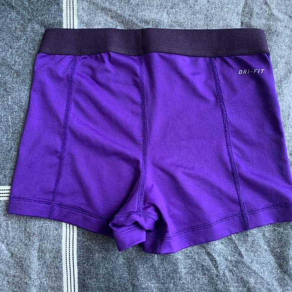 Nike Pro Spandex Shorts - Picture 2 of 4